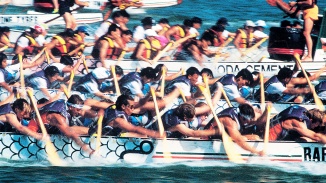 Watch dragon boat rowing teams practise or give it a go yourself at Kallang River on weekends.