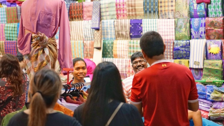 Toko kain di Pasar Geylang Serai