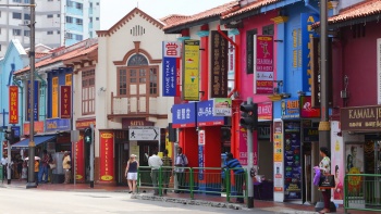싱가포르 리틀 인디아에 늘어서 있는 상점 가옥들 