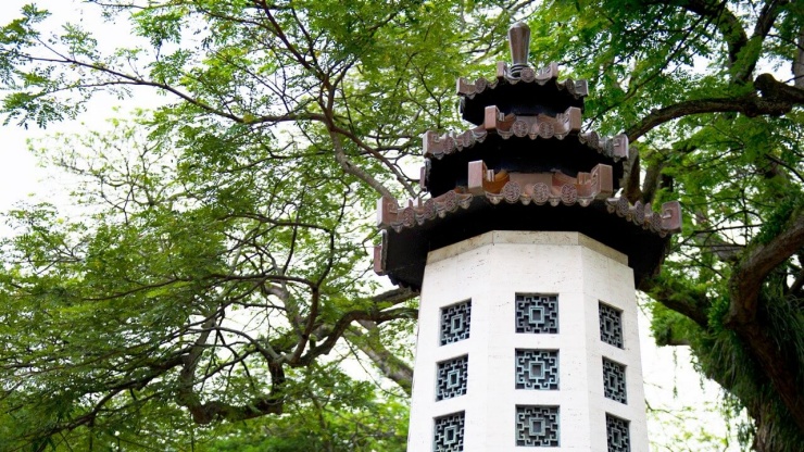 林谋盛纪念塔 3.6 米高的八边形纪念塔