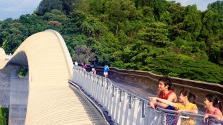 People exercising on the Henderson Waves bridge