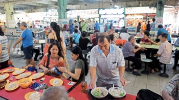 Khu ăn uống Chinatown Complex là khu ăn uống lớn nhất của Singapore