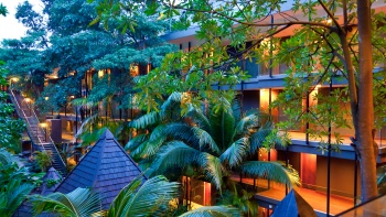 Siloso Beach Resort và cây xanh tươi tốt