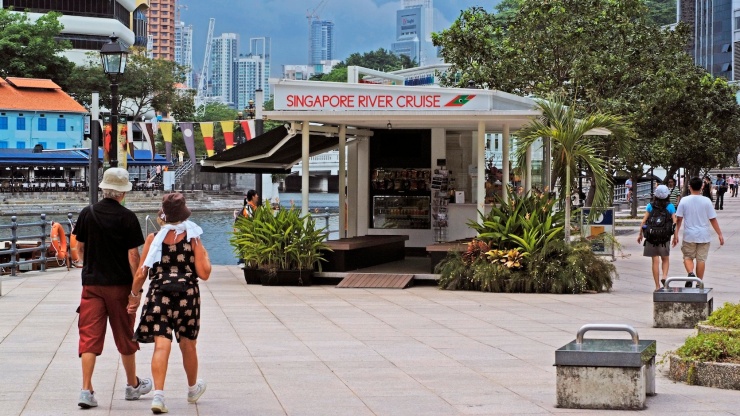 Quầy bán vé chuyến tham quan Du thuyền trên Sông Singapore nằm dọc Sông Singapore