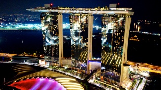 Spectra, chương trình biểu diễn ánh sáng và nhạc nước ở Trung tâm Sự kiện Event Plaza tại Marina Bay Sands